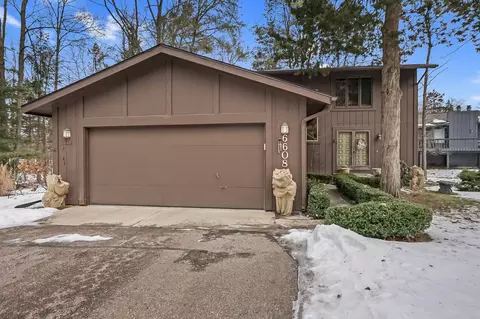 6608 Red Cedar Ln, West Bloomfield, MI 48324