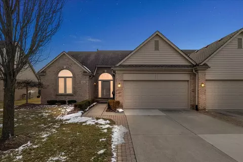 20236 Columbia Dr, Macomb, MI 48044