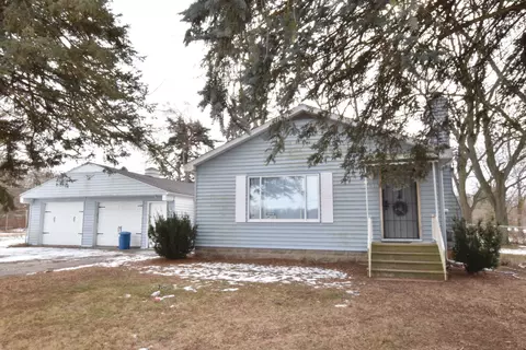 2439 W Coldwater Rd, Mount Morris, MI 48505