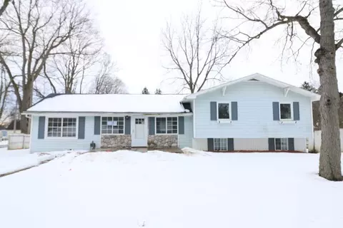 102 4th St, Yale, MI 48097