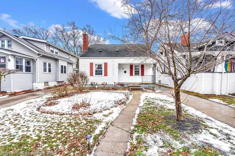 26 Kensington Blvd, Pleasant Ridge, MI 48069