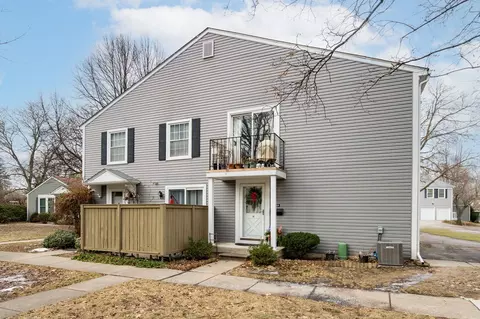 2664 Fenwick Crt Ct, Ann Arbor, MI 48104
