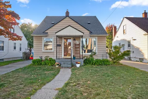 8251 Woodbine St, Dearborn Heights, MI 48127