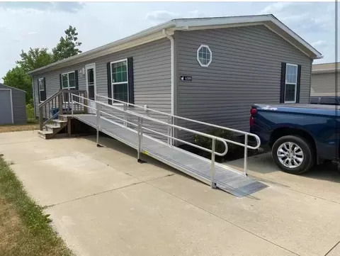 6309 Chadwick Ave, Tyrone, MI 48430