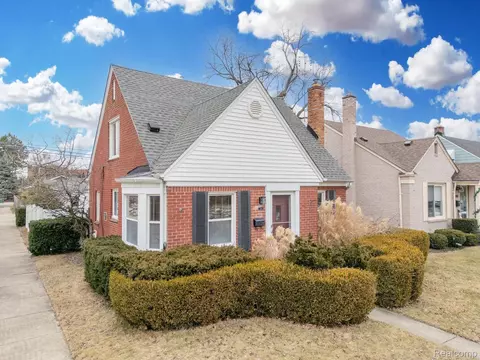 1090 Oxford Rd, Berkley, MI 48072