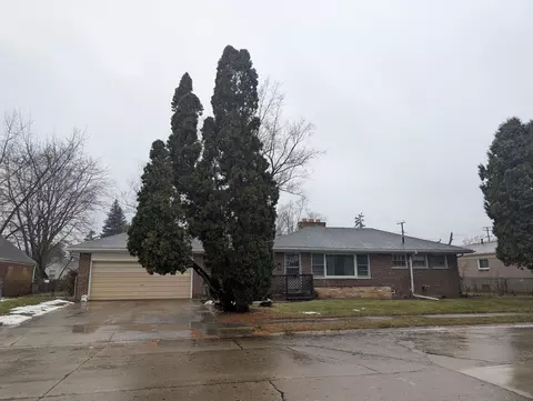 24335 Rosebud Ave, Eastpointe, MI 48021