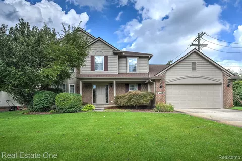 1400 Lee Wood Ridge Dr, Commerce, MI 48390