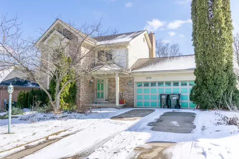 1619 Hillside Ln, Rochester Hills, MI 48307
