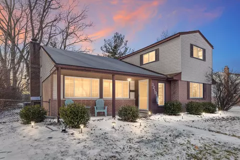 32105 Wyoming St, Livonia, MI 48150
