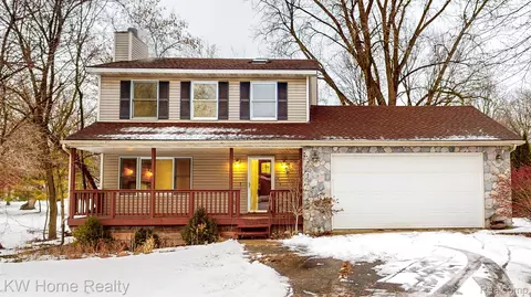 701 Miller Rd, Orion, MI 48362