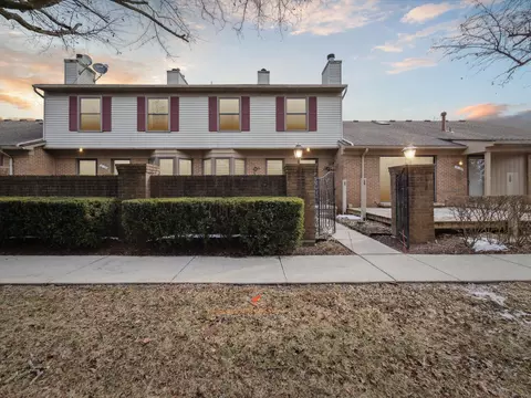 31131 Country Blf, Farmington Hills, MI 48331