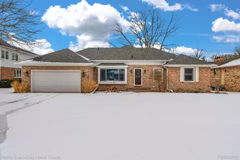 2849 Canal Dr, Port Huron, MI 48060