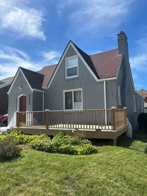 17615 San Juan Dr, Detroit, MI 48221