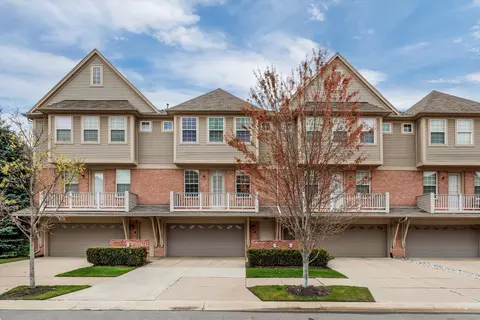 56671 Sunset Dr, Shelby Township, MI 48316