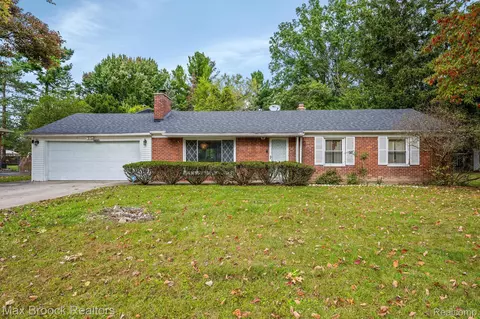 23840 Lee Baker Dr, Southfield, MI 48075
