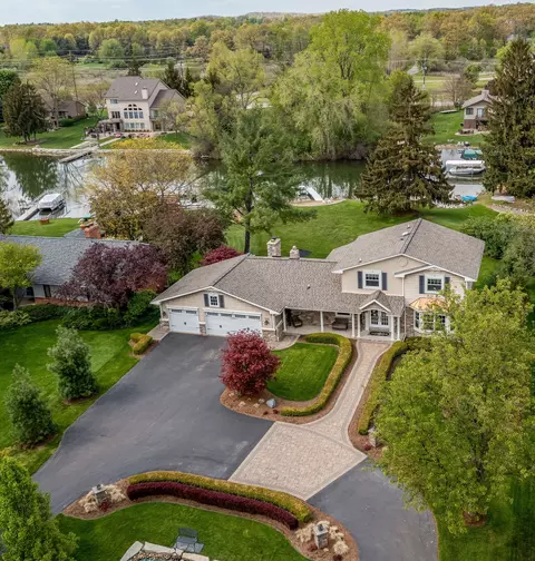2864 Tamwood Crt Ct, Commerce, MI 48382