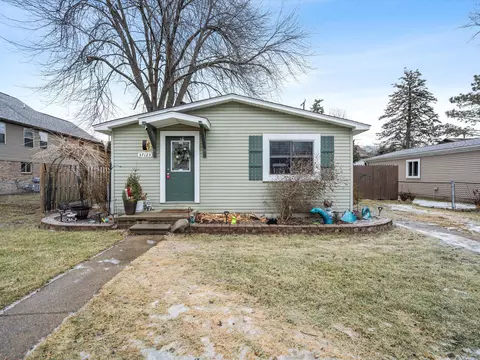 37123 Jefferson Ave, Harrison, MI 48045