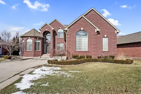 15729 Trafalgar Dr, Macomb, MI 48044