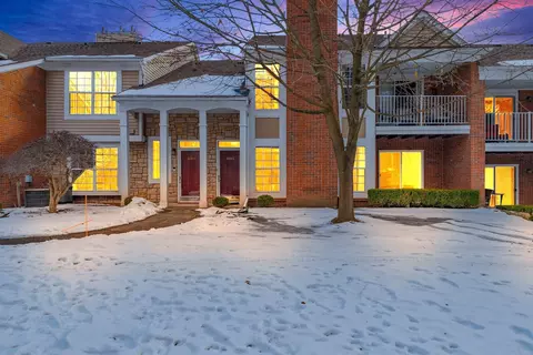 44843 Marigold Dr, Sterling Heights, MI 48314