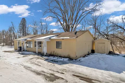 400 Cedar Lake Ln, Ortonville, MI 48462