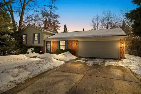3423 Blasser Dr, Orion, MI 48359