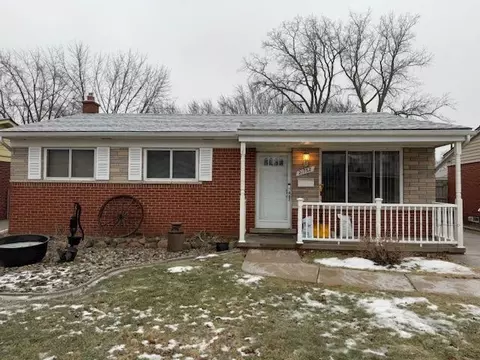 21732 Raymond St, Saint Clair Shores, MI 48082