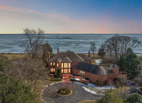 15440 Windmill Pointe Dr, Grosse Pointe Park, MI 48230