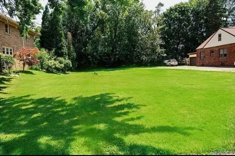 2252 Burton St SE, Grand Rapids, MI 49506