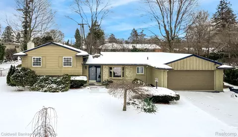 6717 Cathedral Dr, Bloomfield Hills, MI 48301