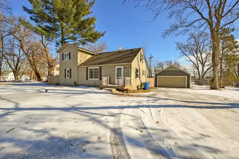 4775 Forest Ave, Waterford, MI 48328