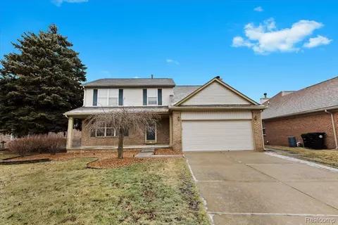 26582 Park Ln, Woodhaven, MI 48183