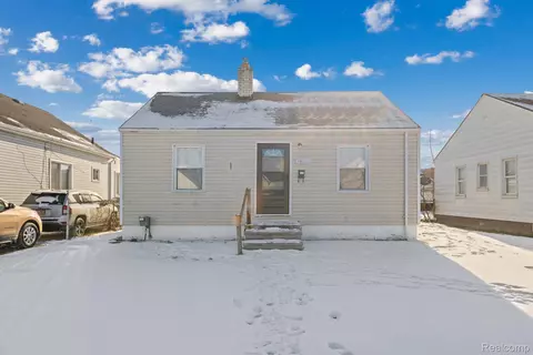 16210 Evergreen Ave, Eastpointe, MI 48021