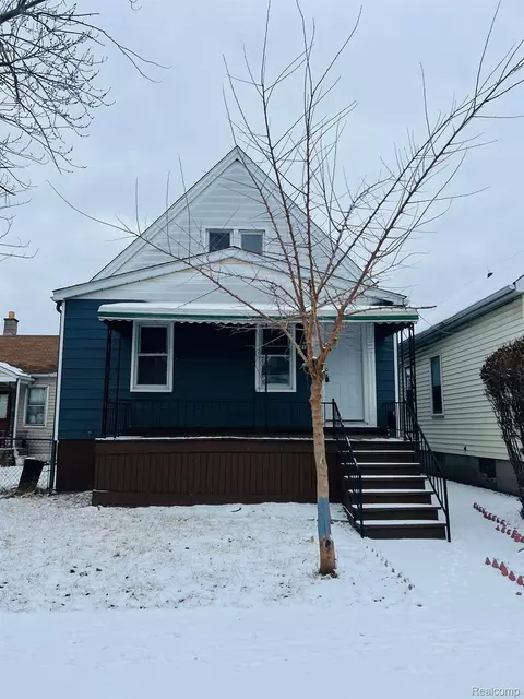 2419 Zinow St, Hamtramck, MI 48212