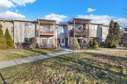 10177 Nancys Blvd #81, Grosse Ile, MI 48138