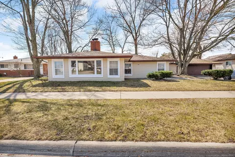 22810 E 13 Mile Rd, Saint Clair Shores, MI 48082