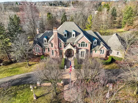 1401 E Silverbell Rd, Orion, MI 48360