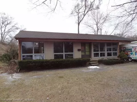 33827 Cindy St, Livonia, MI 48150