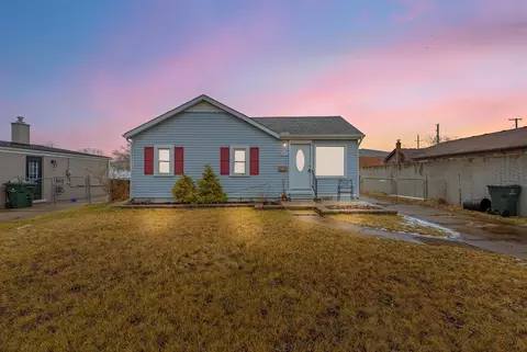 22336 Detour St, Saint Clair Shores, MI 48082