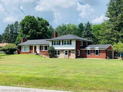 25648 Forestview Dr, Southfield, MI 48033