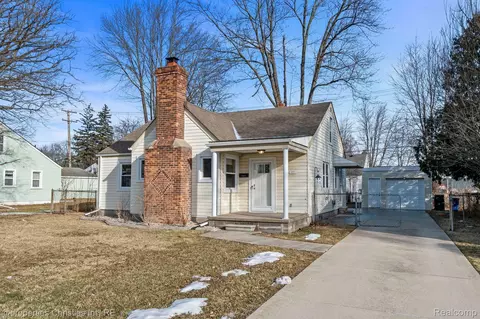 20717 Gaukler St, Saint Clair Shores, MI 48080