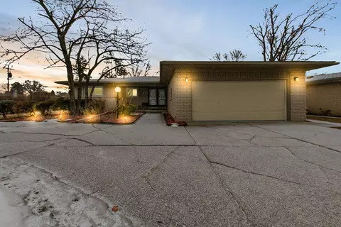 25450 Grand Concourse St, Southfield, MI 48075