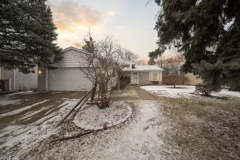 703 Jamestown Rd, Auburn Hills, MI 48326