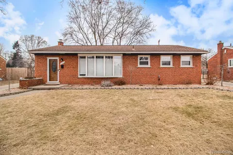 35936 Pinetree St, Livonia, MI 48150