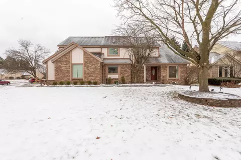 33505 Walnut Ln, Farmington Hills, MI 48331