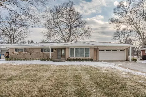 11416 E 13 Mile Rd, Warren, MI 48093