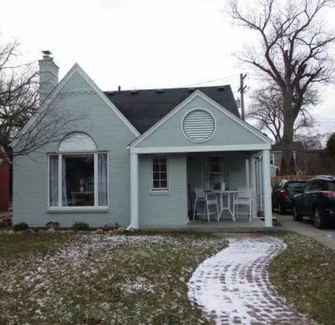 1615 Faircourt St, Grosse Pointe Woods, MI 48236
