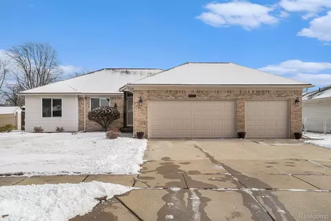 25870 Hudson St, Roseville, MI 48066