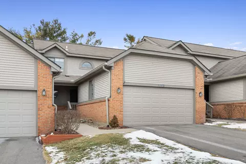 1003 Hickory Dr, Brighton, MI 48116