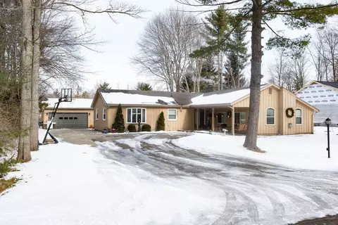 4040 Devonshire Rd, Fort Gratiot, MI 48059