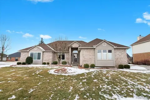 47257 Robins Nest Dr, Shelby Township, MI 48315